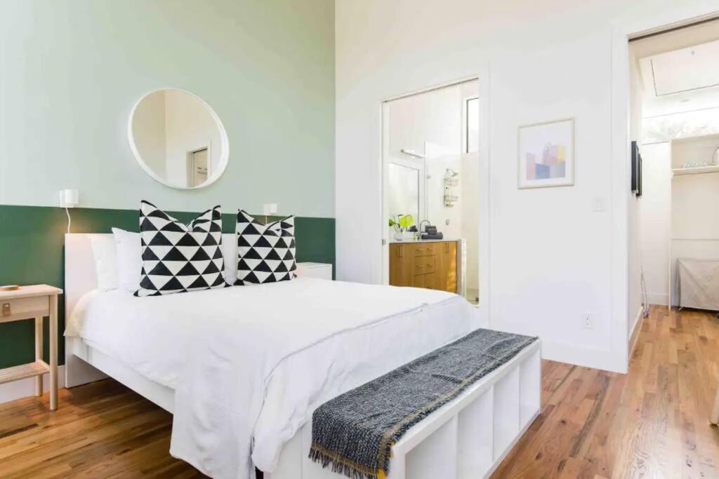Glamorous Perfectly Located Luxury 2 Bed Townhome Dallas Eksteriør bilde